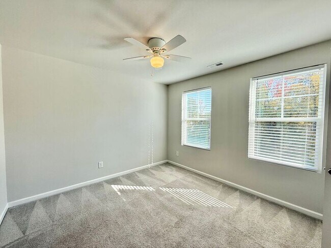 Building Photo - 4807 Southern Magnolia Dr