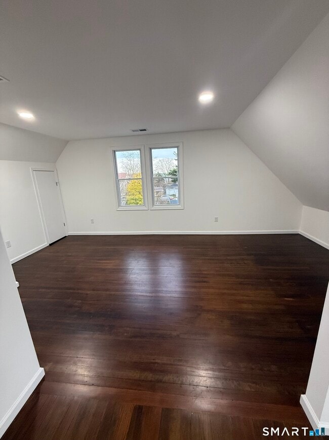 Building Photo - 10 Cross St