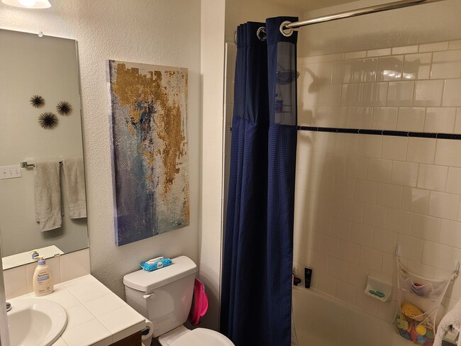 Building Photo - 3 Bedroom Central Park Townhome.