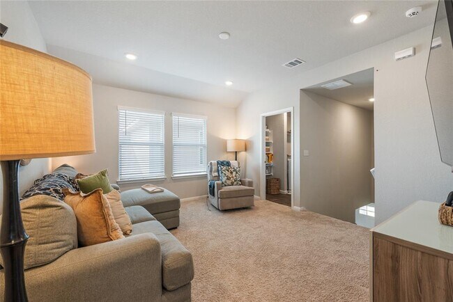Building Photo - 205 Strand Ln
