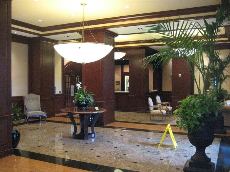 Lobby - 195 14th St NE