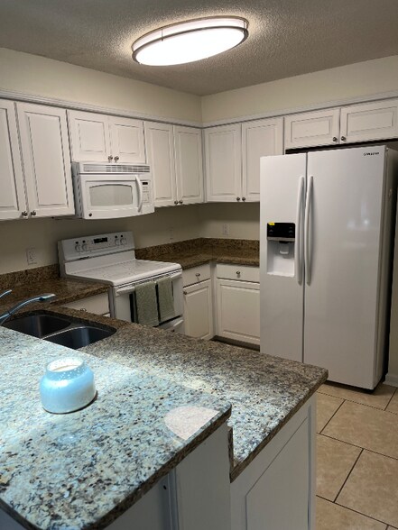 Building Photo - 5001 Grande Dr