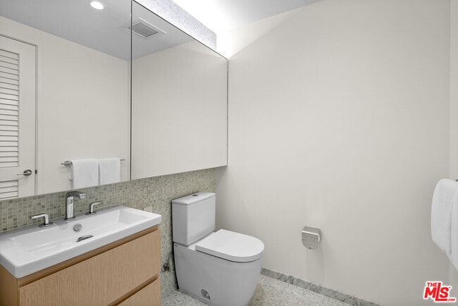 Building Photo - 877 Francisco St