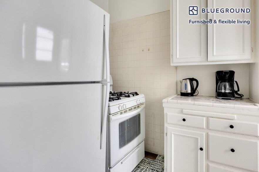 Building Photo - 135 S Reeves Dr