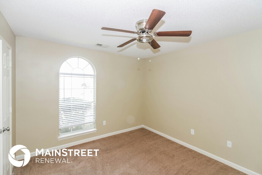 Building Photo - 1647 Sarah Ann Dr W