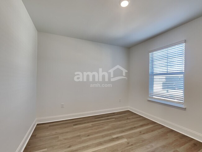 Building Photo - 319 Calla Lily Ct