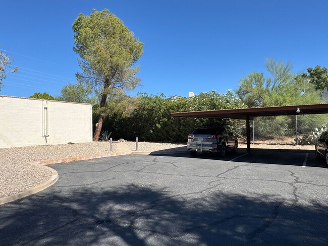 Building Photo - Eastside Townhome