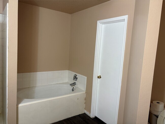 Building Photo - 1410 Seafield Dr