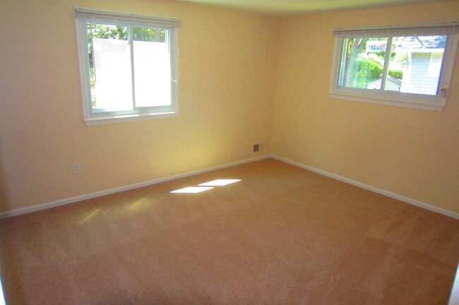 Building Photo - Coming Soon - Fabulous Detached Home in Robinson HS Pyramid!!