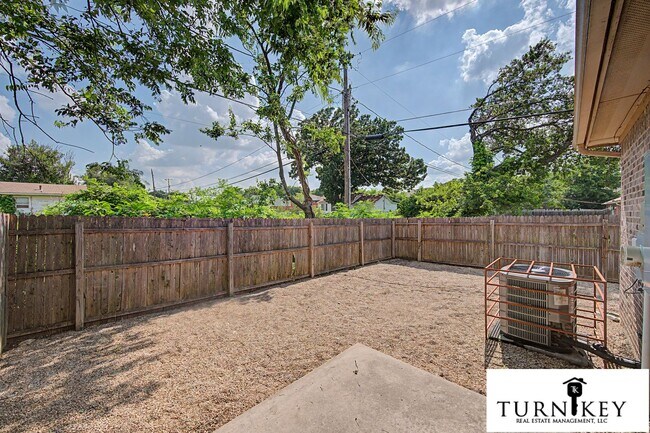 Building Photo - 8037-8039 Arbor
