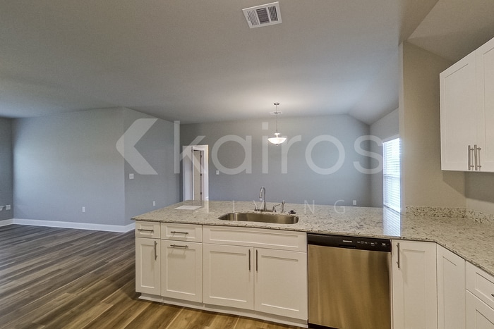 Building Photo - 1534 Cannes Ave