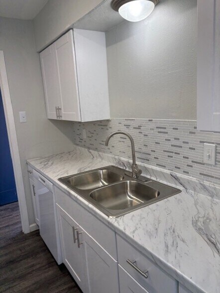 Building Photo - 1437 Cavender Dr