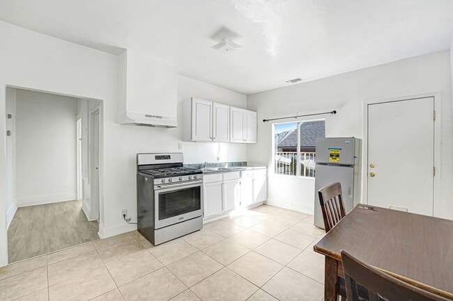 Building Photo - 3175 Winter St