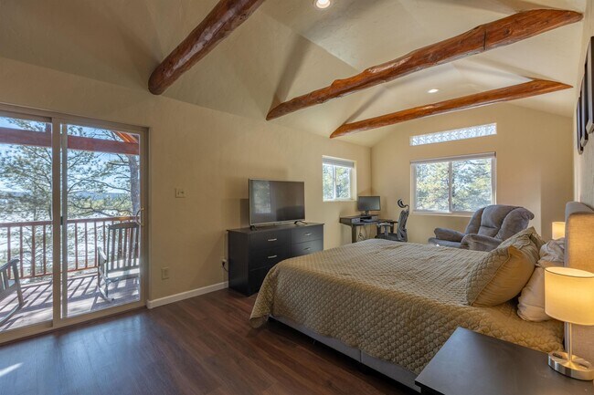 Building Photo - 1810 Shenandoah Dr