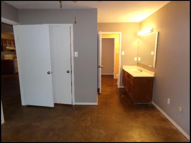 Building Photo - 49 Oak Forest Pl