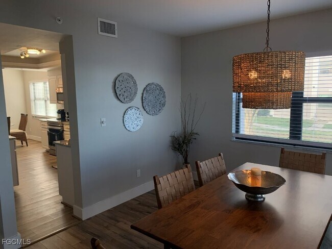 Building Photo - 1925 Clifford St