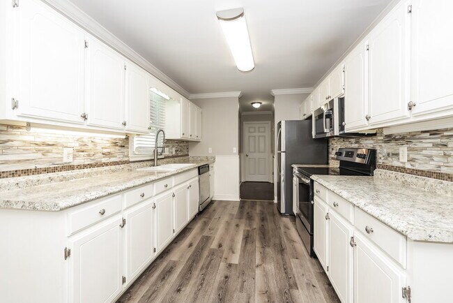 Building Photo - 1106 Victoria Dr