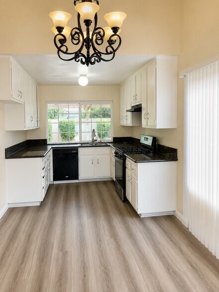 Building Photo - 13251 Destino Pl