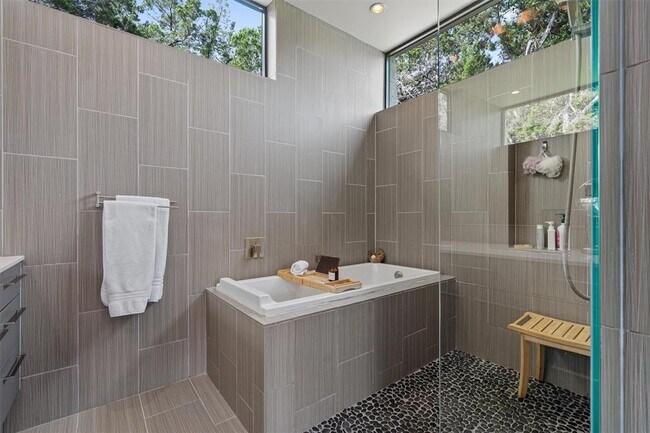 Building Photo - 1302 Socorro Dr