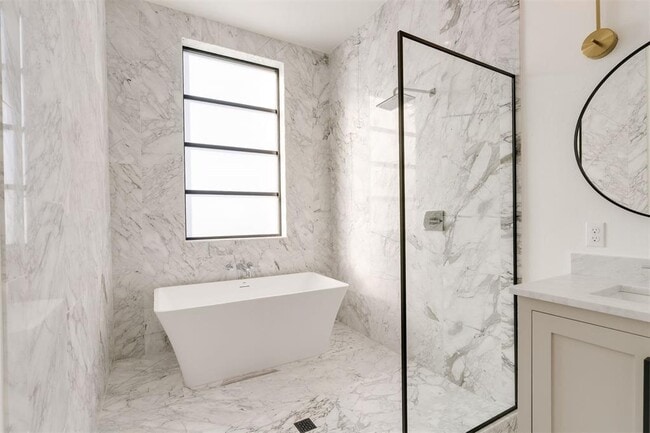 Building Photo - 827 NW 8th St