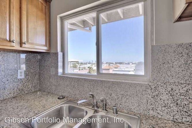 Building Photo - 1665 6th Ave