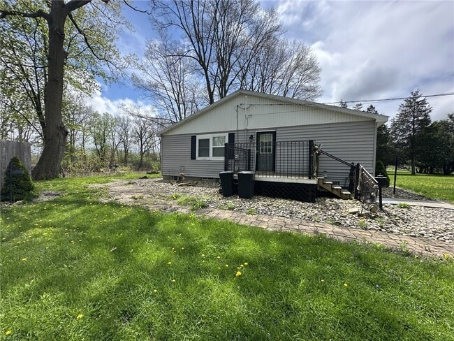 Building Photo - 2590 Scottsville Rd