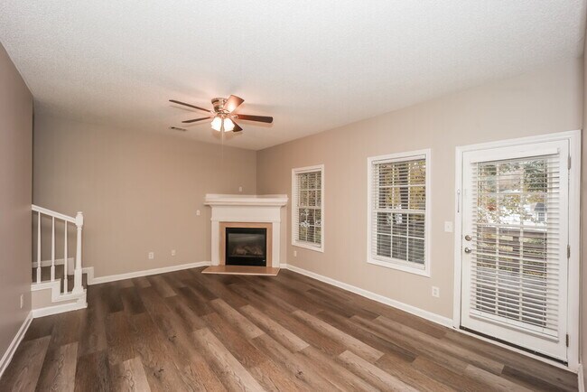 Building Photo - 8144 Green Garden Dr