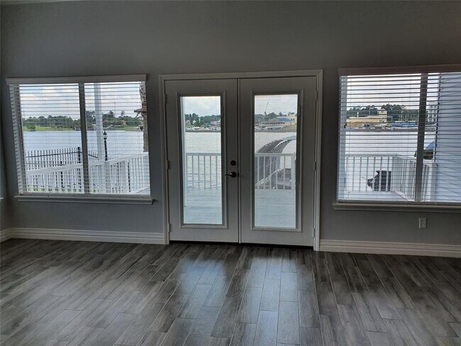 Building Photo - 10 Key Harbour
