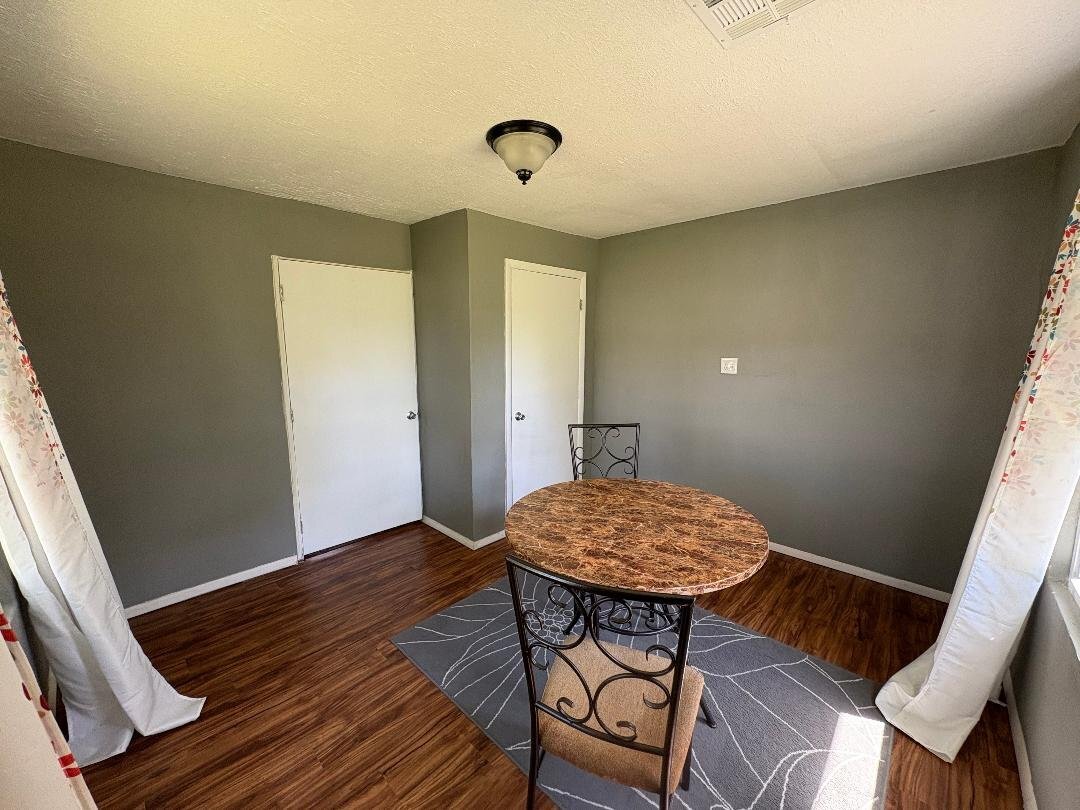 Building Photo - 307 E 3rd St