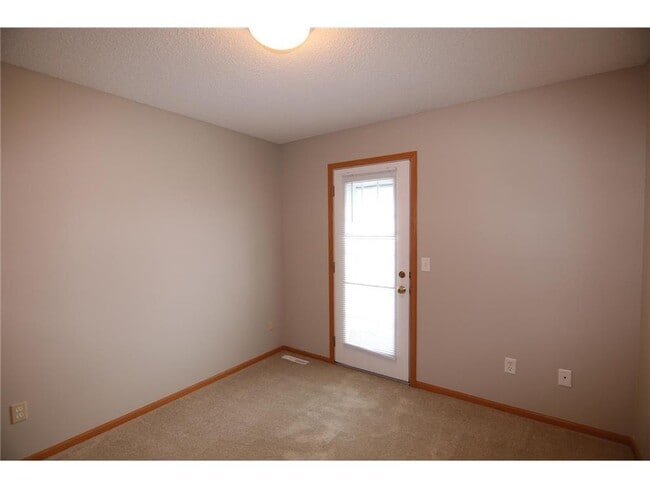 Building Photo - 9476 Talon Ct