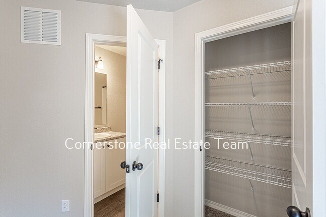 Building Photo - 847 Endeavor Wy