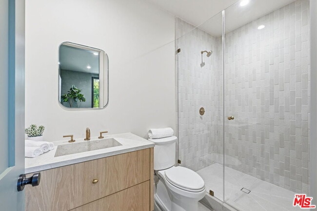 Building Photo - 16643 Addison St