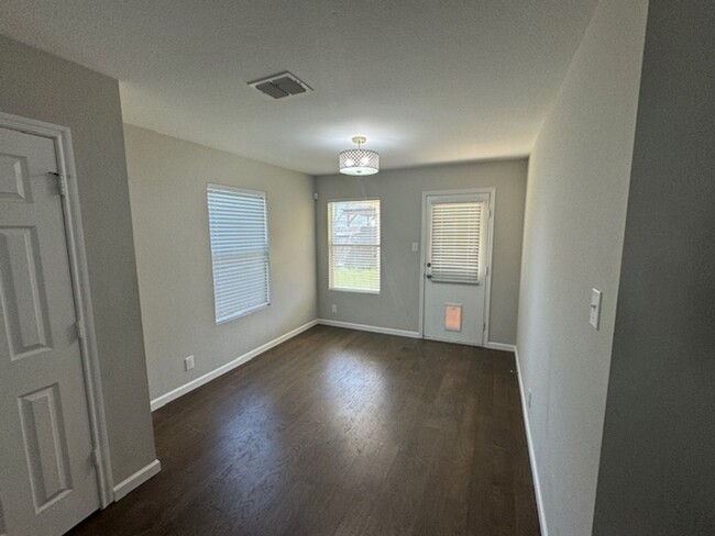 Building Photo - Nice Open  1 story 3 bedroom 2 bath in wes...