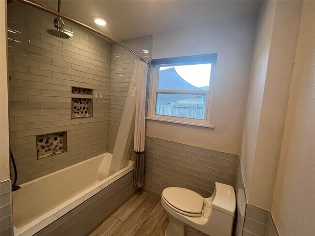 Building Photo - 5417 De Milo Dr