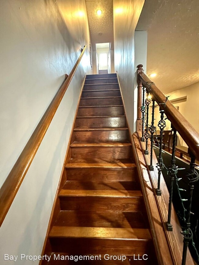 Building Photo - 3 br, 2 bath House - 1123 Race Street