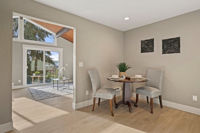 Building Photo - 9110 Redmond-Woodinville Road NE-Unit 101