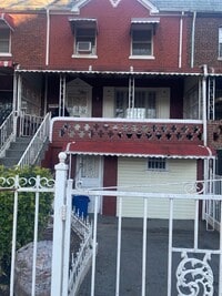 Building Photo - 35 E 53rd St