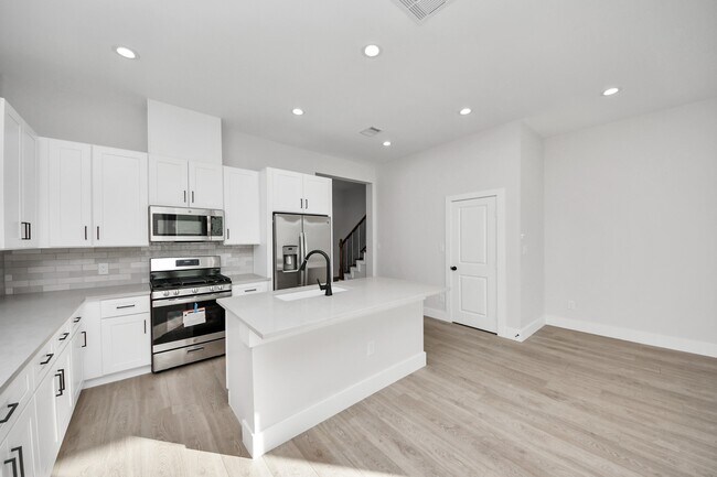 Building Photo - 8306 Comal St