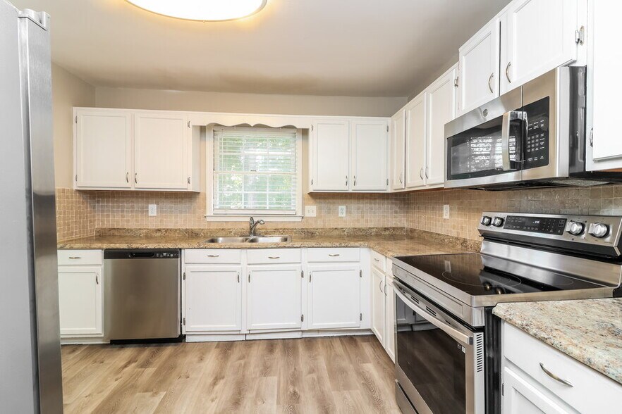 Building Photo - 3330 Dogwood Dr