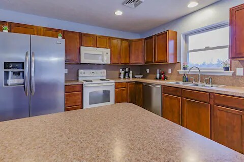 Building Photo - 1019 Cricket Ln