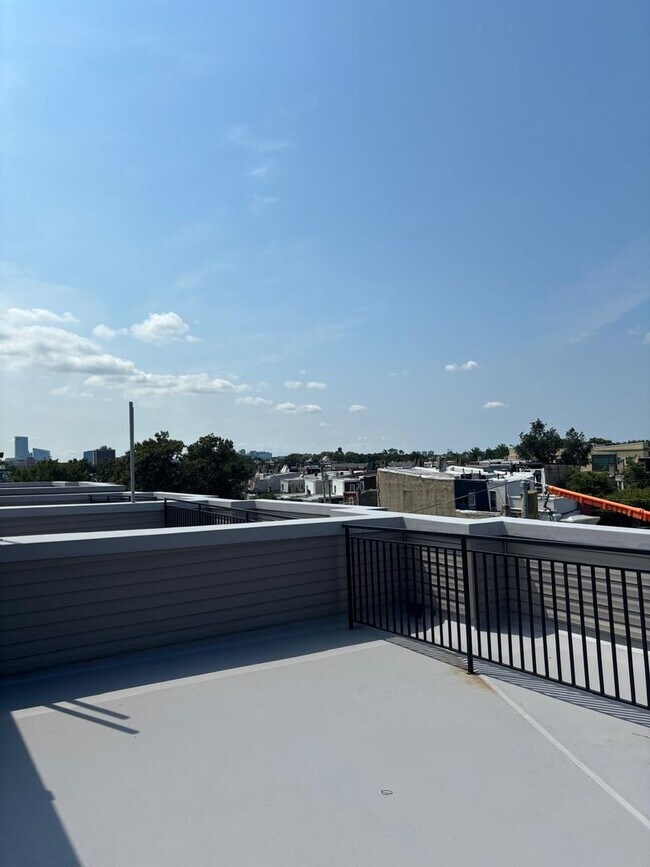 Building Photo - 2007-2013 N Croskey