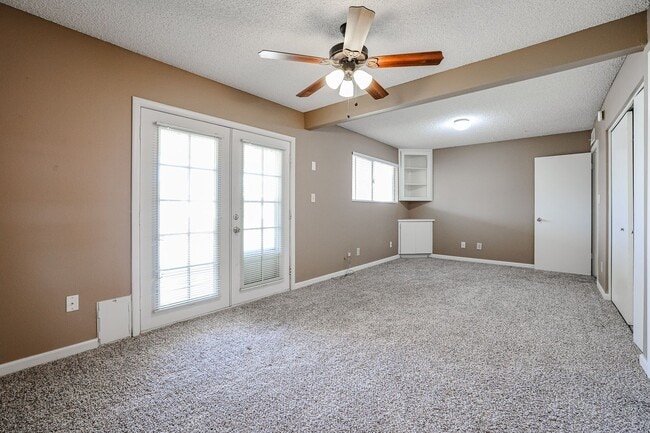 Building Photo - QUIET ADULT 55+ COMMUNITY