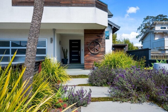 Building Photo - 112 Eucalyptus Ave