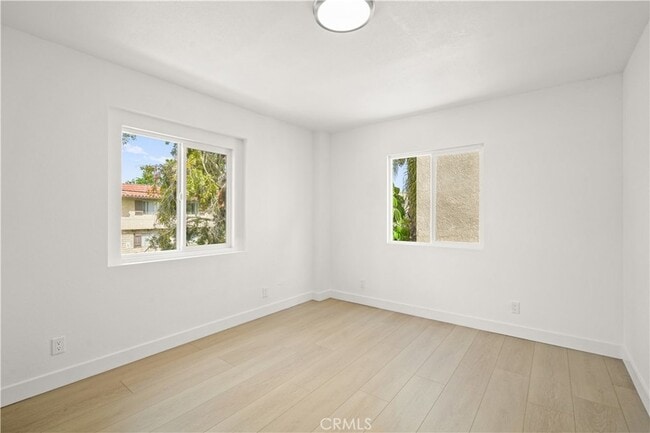 Building Photo - 7010 Lennox Ave