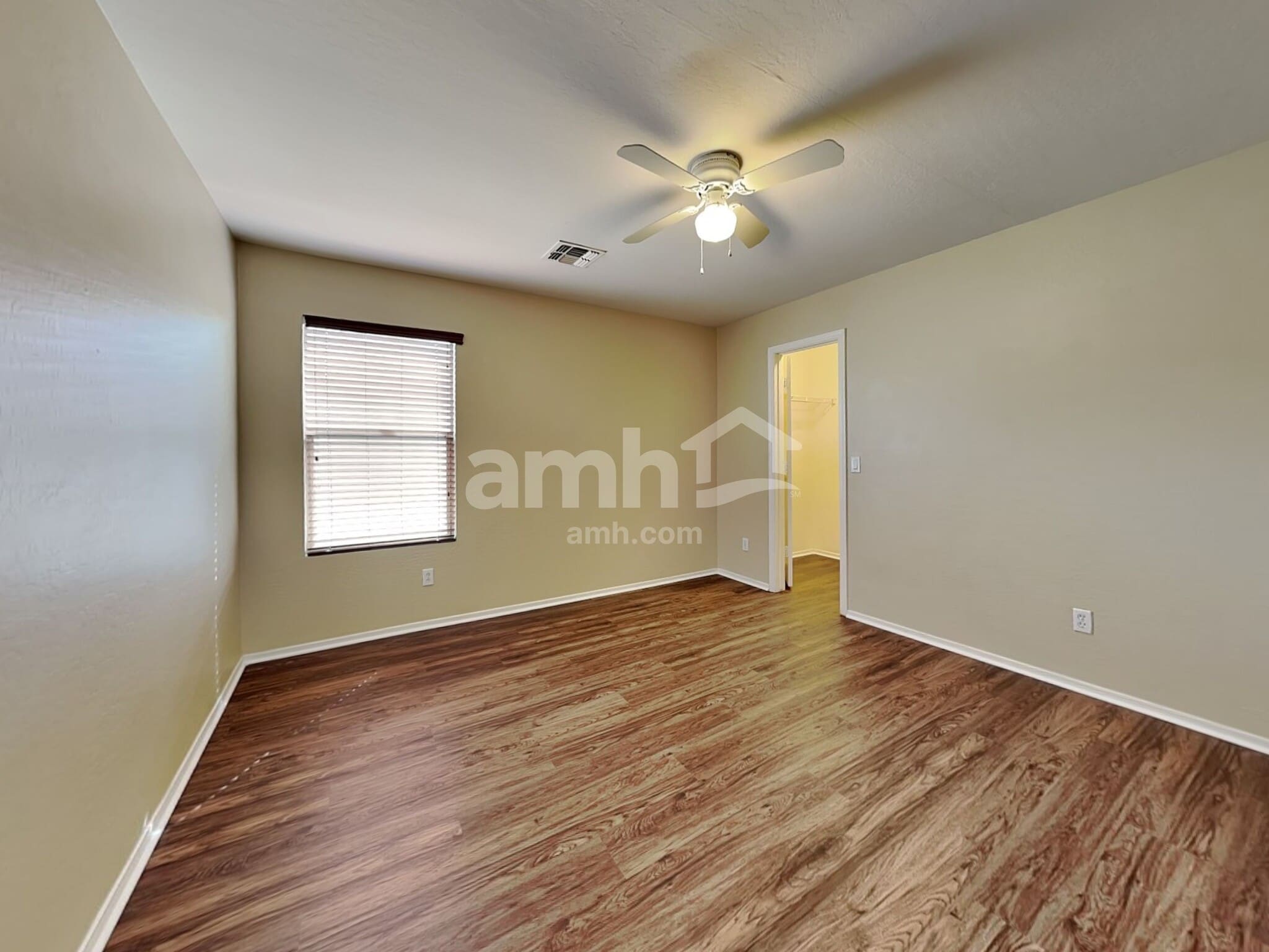 Building Photo - 3219 W Saint Anne Ave