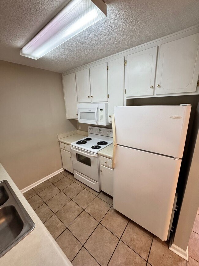 Building Photo - 128 N Springview Dr