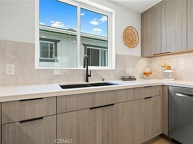 Building Photo - 603 Iris Ave