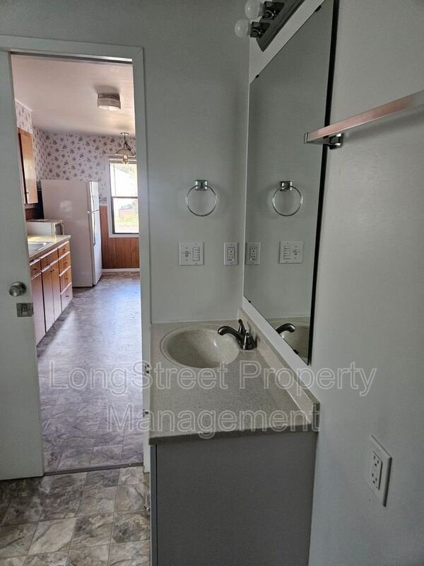 Building Photo - 911 NW 27th St