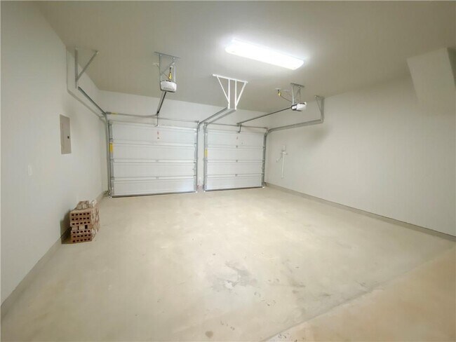 Building Photo - 2032 Base Burner Path