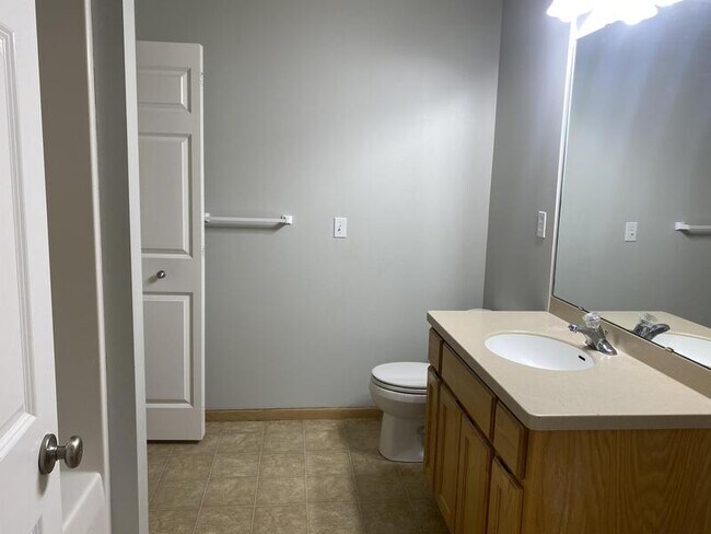 Building Photo - 860 Independence Dr